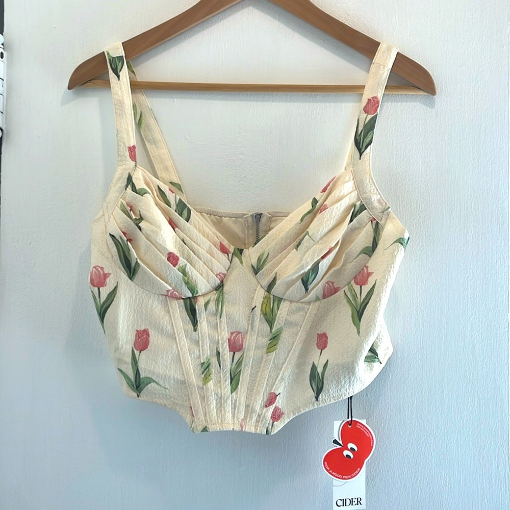 Brand new!  Super cute floral top!